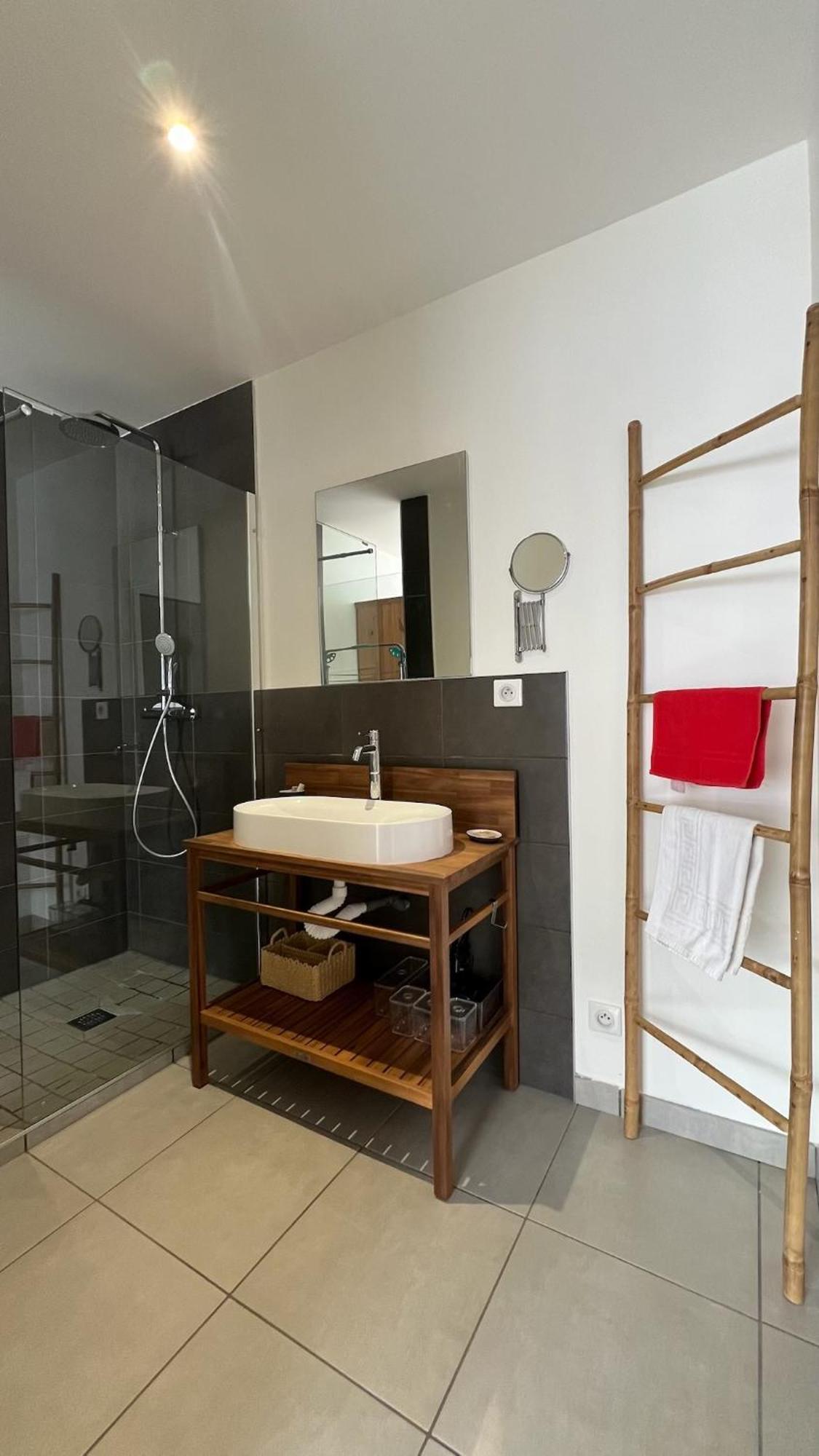 Rouge Canneberge -8 Personnes- 84M2 Vue Degagee Setaz Валуар Экстерьер фото